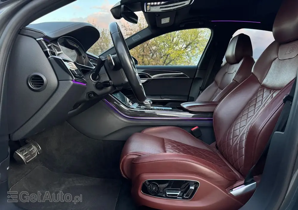 AUDI S8 