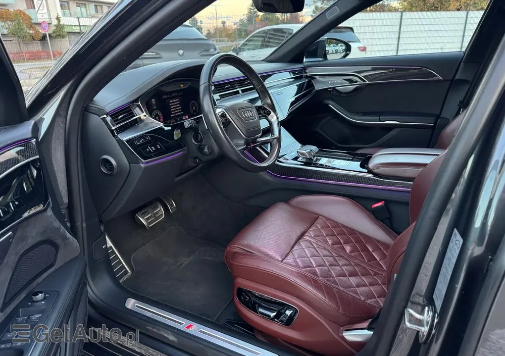 AUDI S8 
