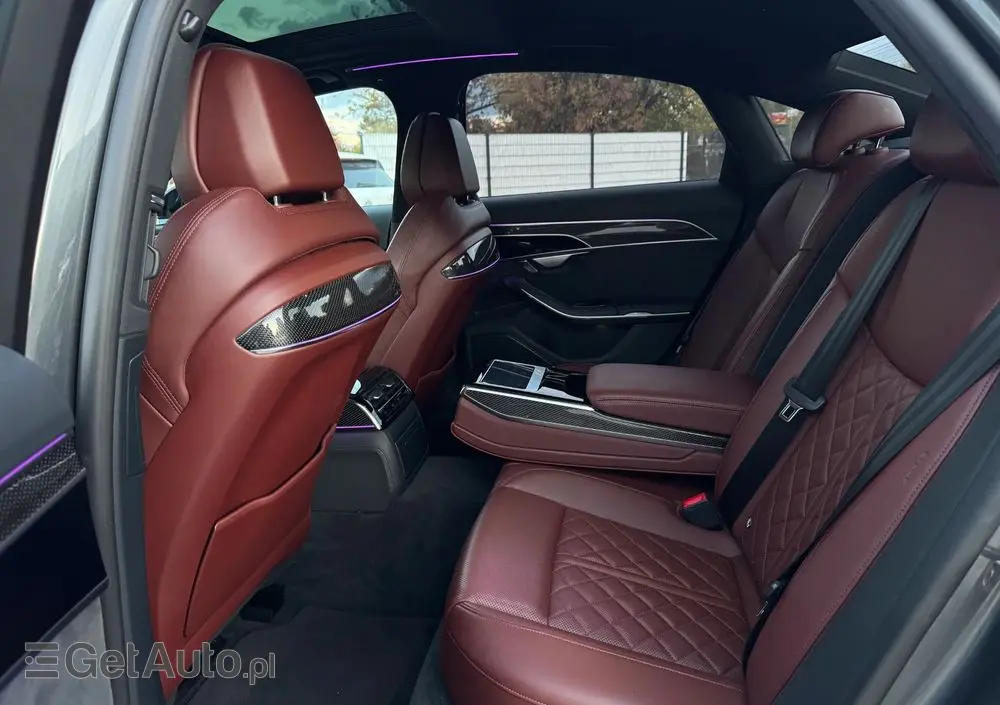 AUDI S8 
