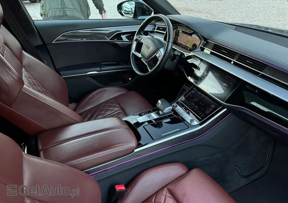 AUDI S8 