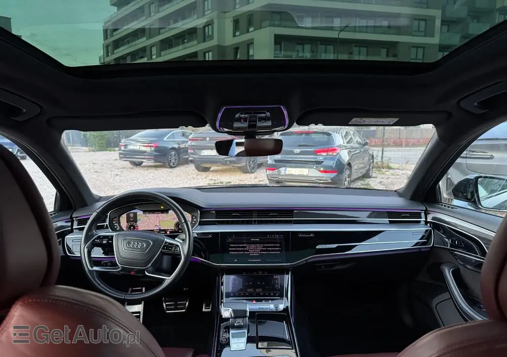 AUDI S8 