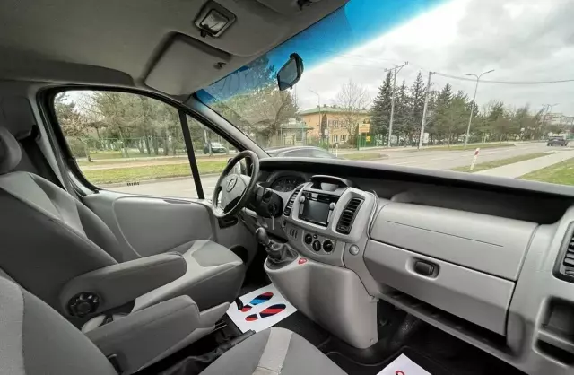 OPEL Vivaro 