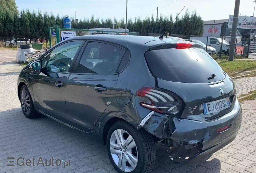 PEUGEOT 208 