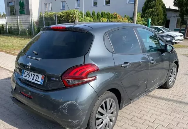 PEUGEOT 208 