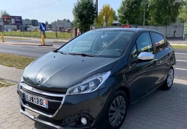 PEUGEOT 208 