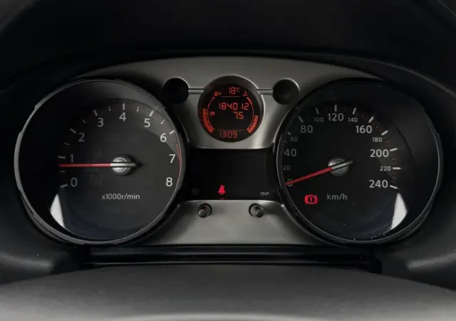 NISSAN Qashqai+2 2.0 Visia