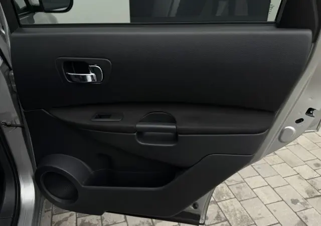 NISSAN Qashqai+2 2.0 Visia