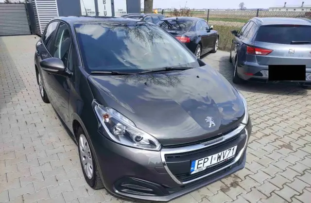 PEUGEOT 208 