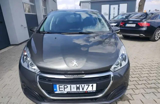 PEUGEOT 208 