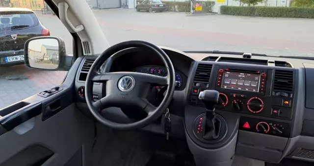 VOLKSWAGEN Transporter 