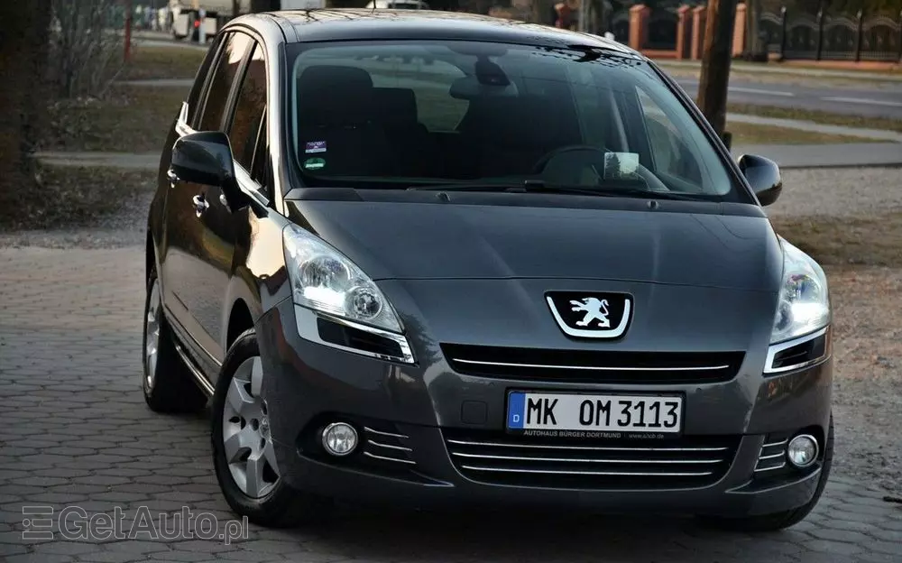 PEUGEOT 5008 