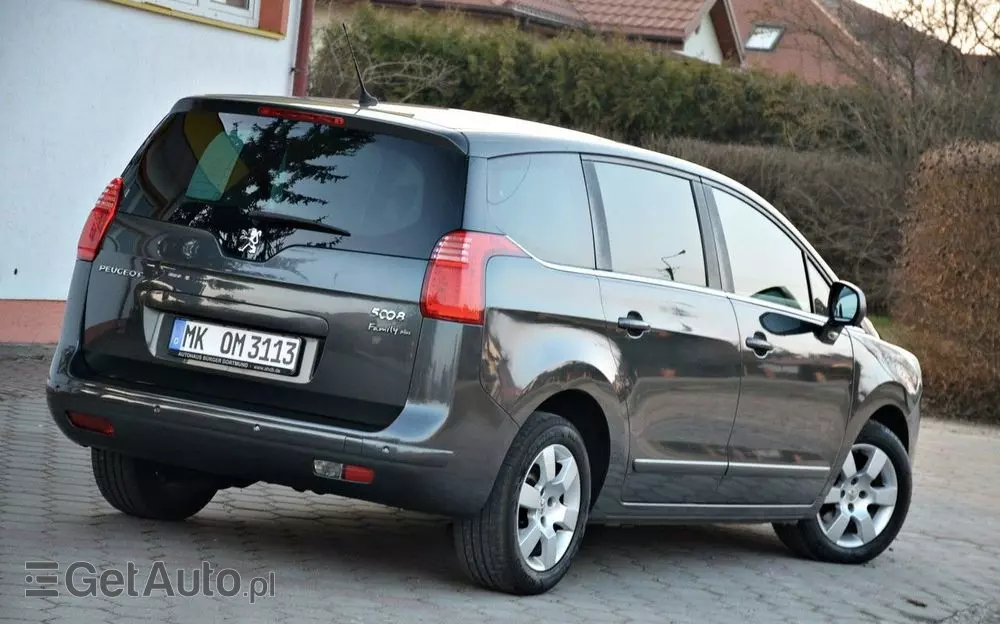 PEUGEOT 5008 
