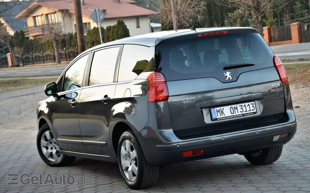 PEUGEOT 5008 