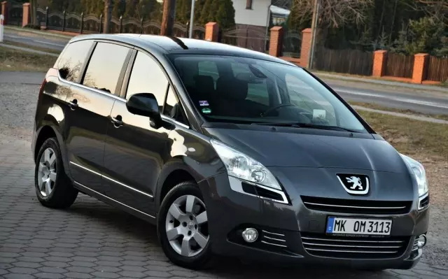 PEUGEOT 5008 