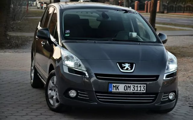 PEUGEOT 5008 