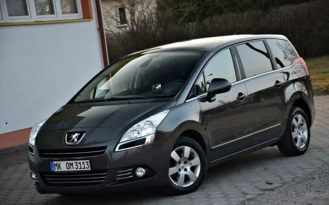 PEUGEOT 5008 