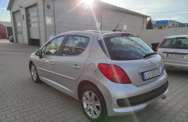 PEUGEOT 207 