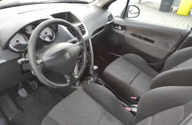 PEUGEOT 207 