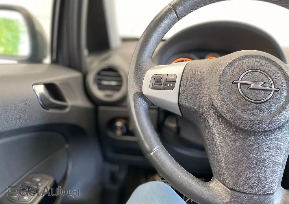 OPEL Corsa 1.2 16V Edition 150