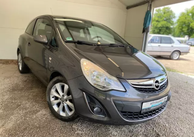 OPEL Corsa 1.2 16V Edition 150