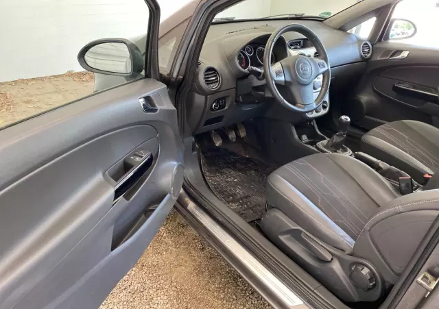 OPEL Corsa 1.2 16V Edition 150