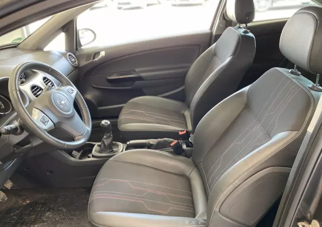 OPEL Corsa 1.2 16V Edition 150