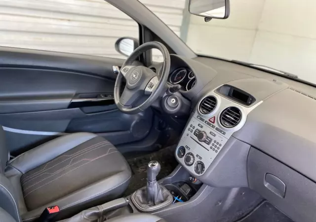 OPEL Corsa 1.2 16V Edition 150