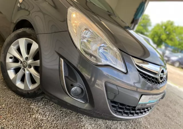 OPEL Corsa 1.2 16V Edition 150