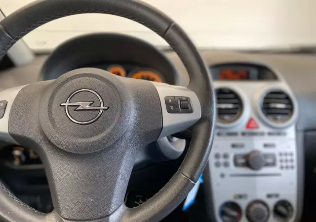 OPEL Corsa 1.2 16V Edition 150