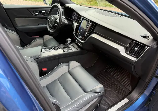 VOLVO S60 T6 AWD R-Design