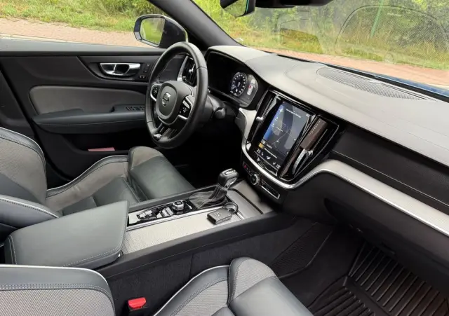 VOLVO S60 T6 AWD R-Design