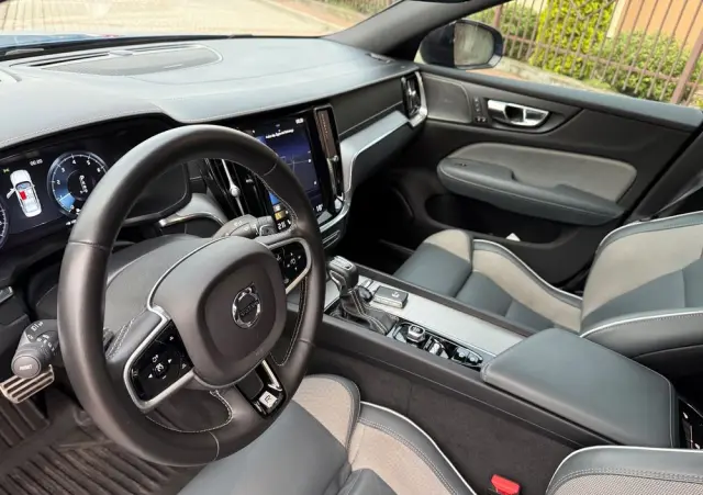 VOLVO S60 T6 AWD R-Design