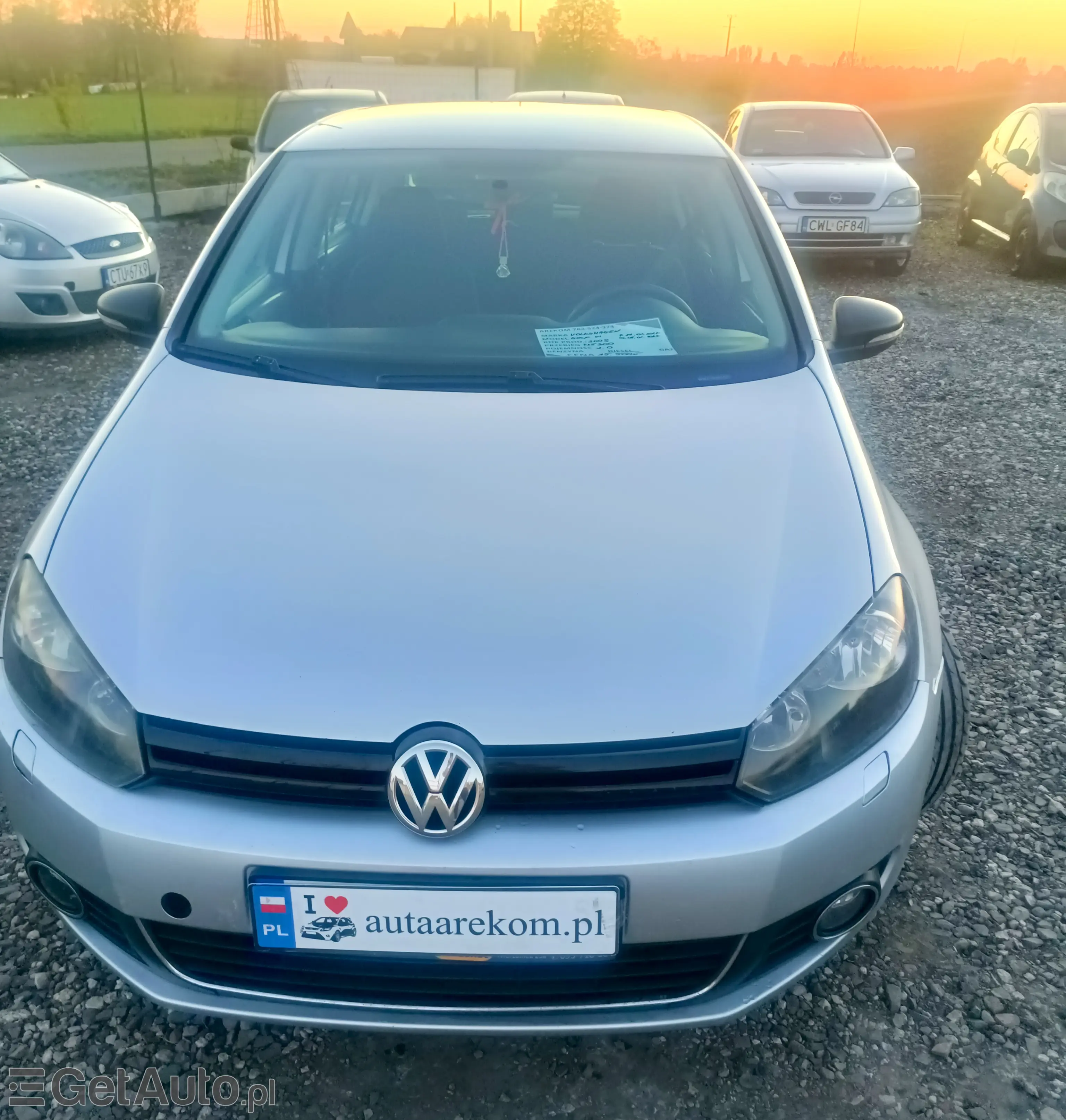 VOLKSWAGEN Golf 