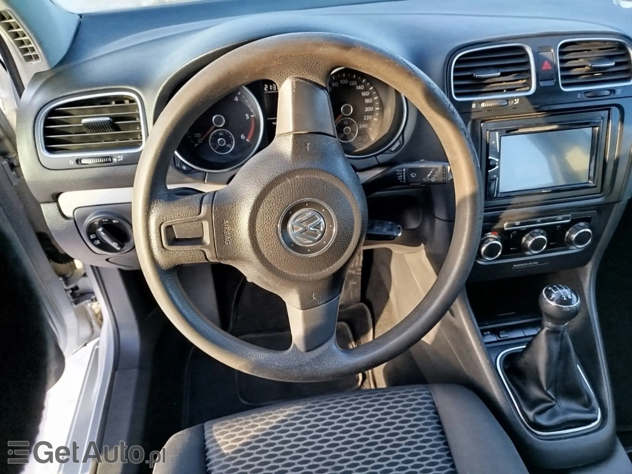 VOLKSWAGEN Golf 