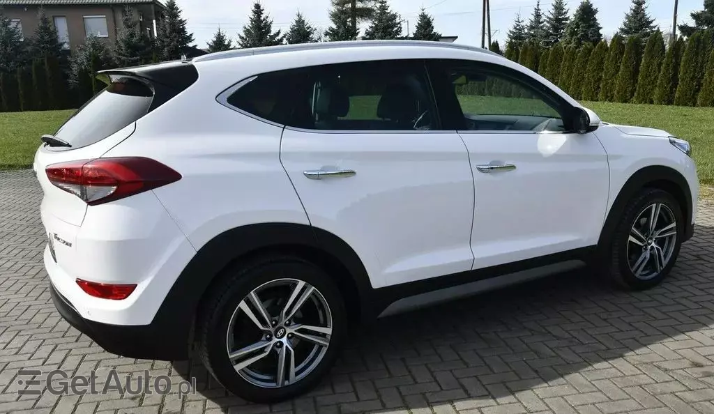 HYUNDAI Tucson 