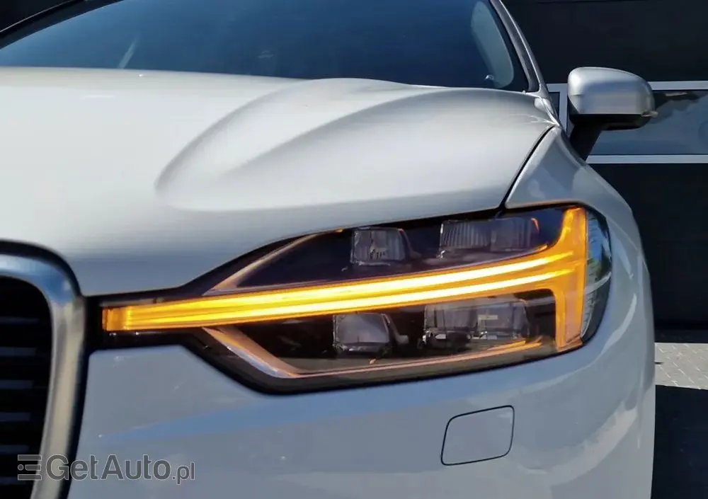 VOLVO XC 60 D4 R-Design