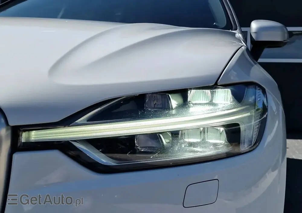 VOLVO XC 60 D4 R-Design