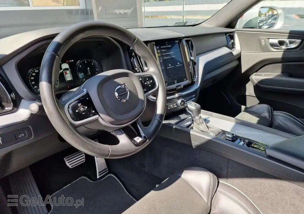 VOLVO XC 60 D4 R-Design