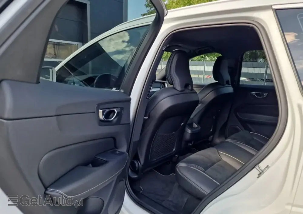 VOLVO XC 60 D4 R-Design