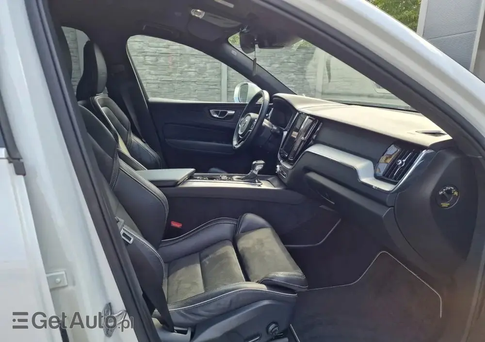 VOLVO XC 60 D4 R-Design