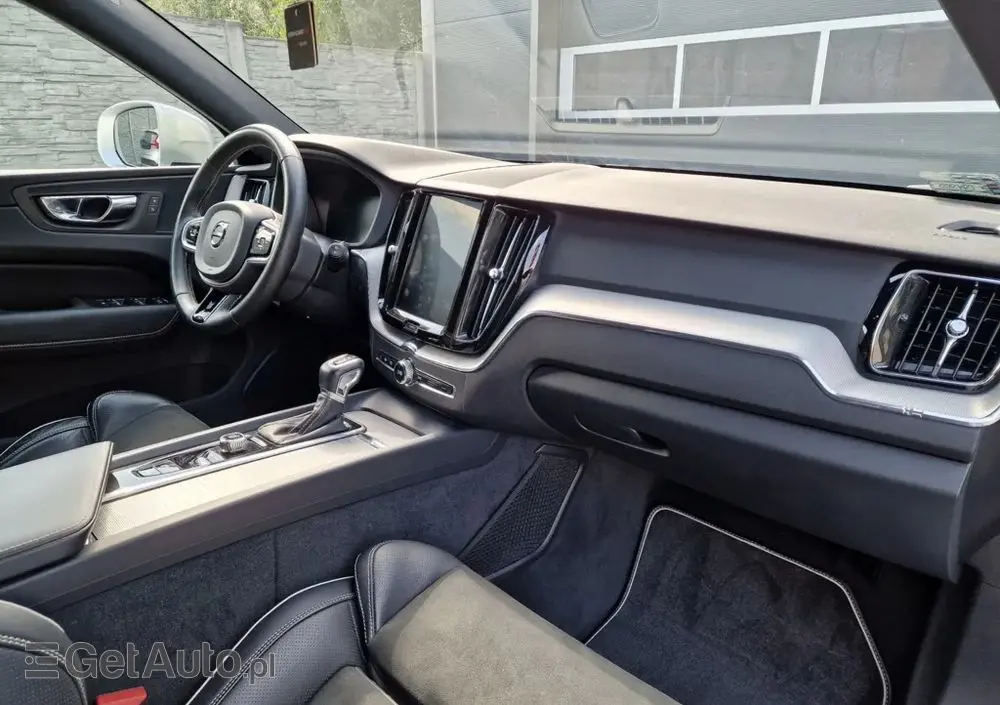 VOLVO XC 60 D4 R-Design