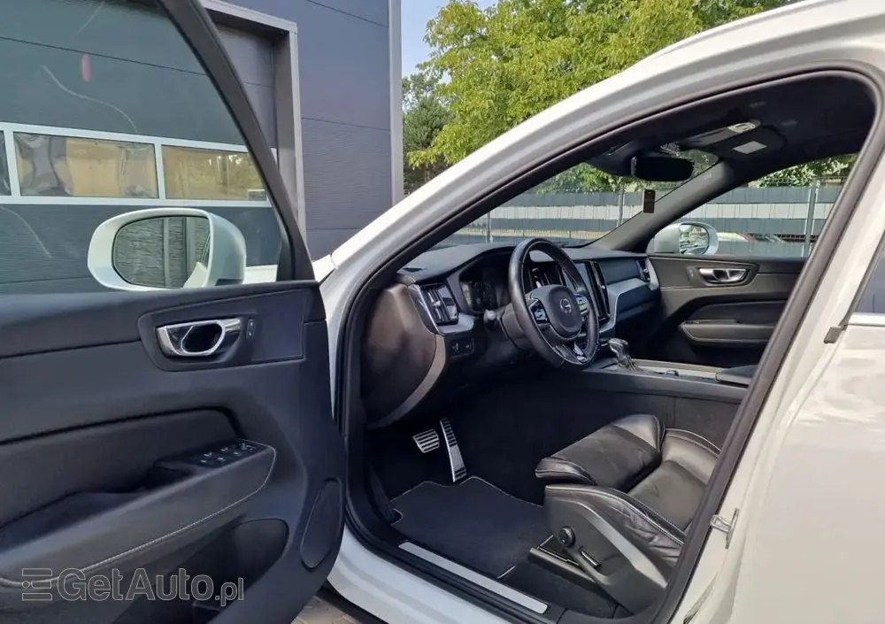 VOLVO XC 60 D4 R-Design