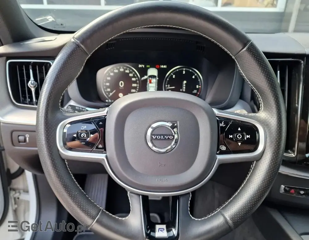 VOLVO XC 60 D4 R-Design