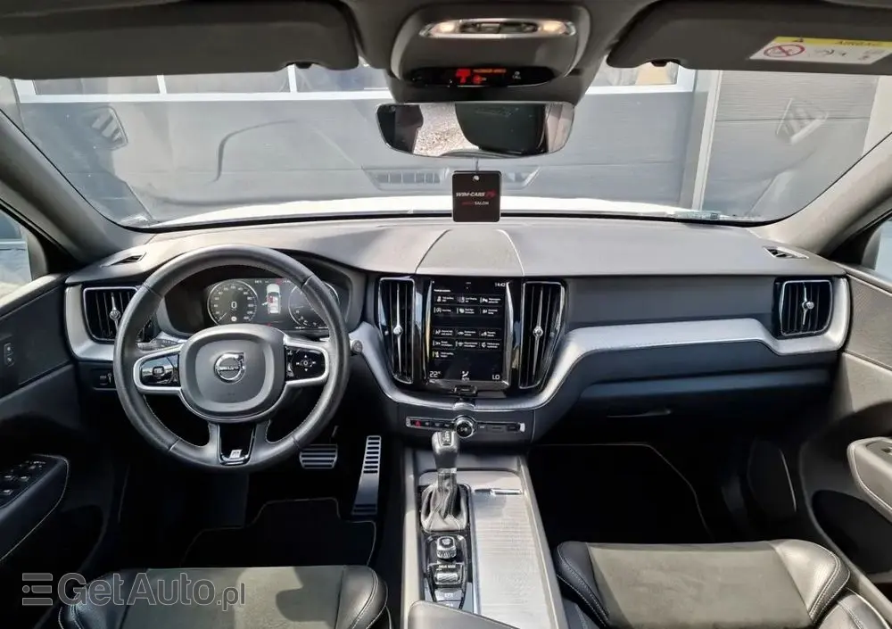 VOLVO XC 60 D4 R-Design