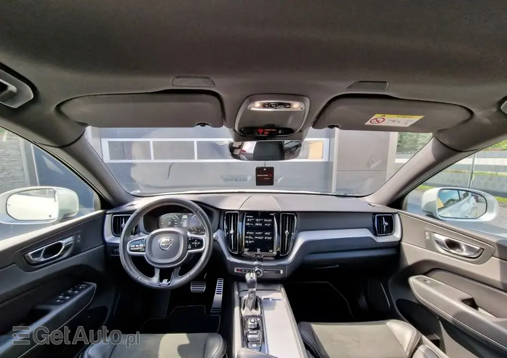 VOLVO XC 60 D4 R-Design