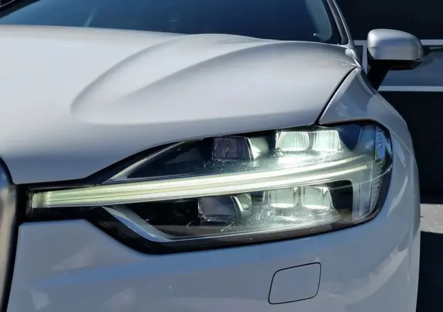 VOLVO XC 60 D4 R-Design