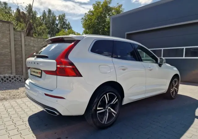 VOLVO XC 60 D4 R-Design