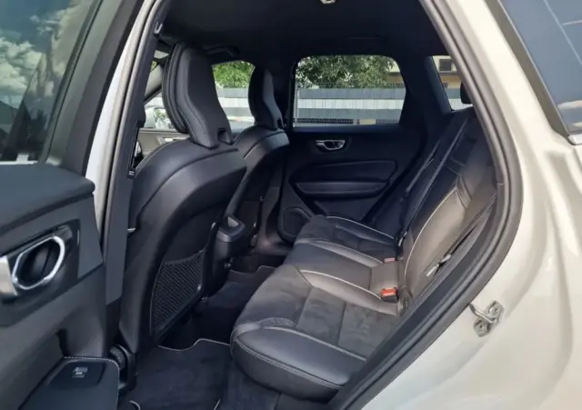 VOLVO XC 60 D4 R-Design