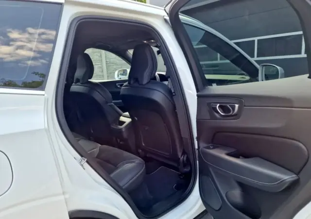 VOLVO XC 60 D4 R-Design