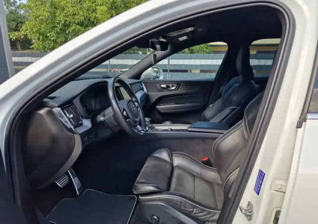 VOLVO XC 60 D4 R-Design